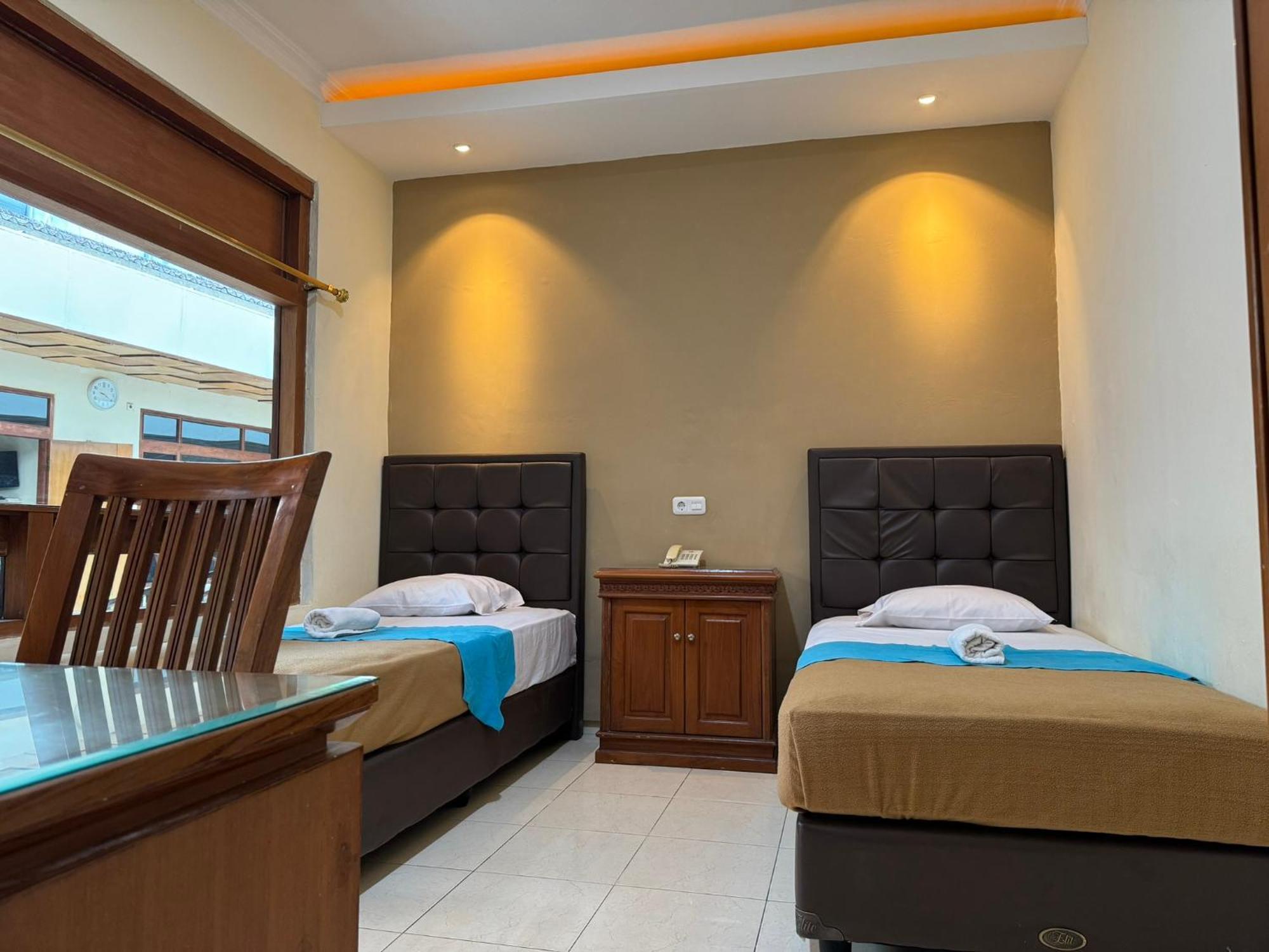 Hotel Priangan Cirebon Exterior foto